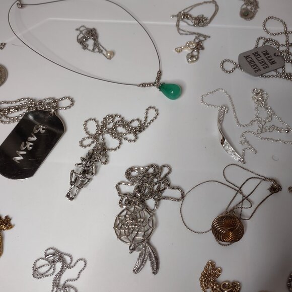 Lot Of Over 30 Pendant Necklaces - Picture 13 of 16